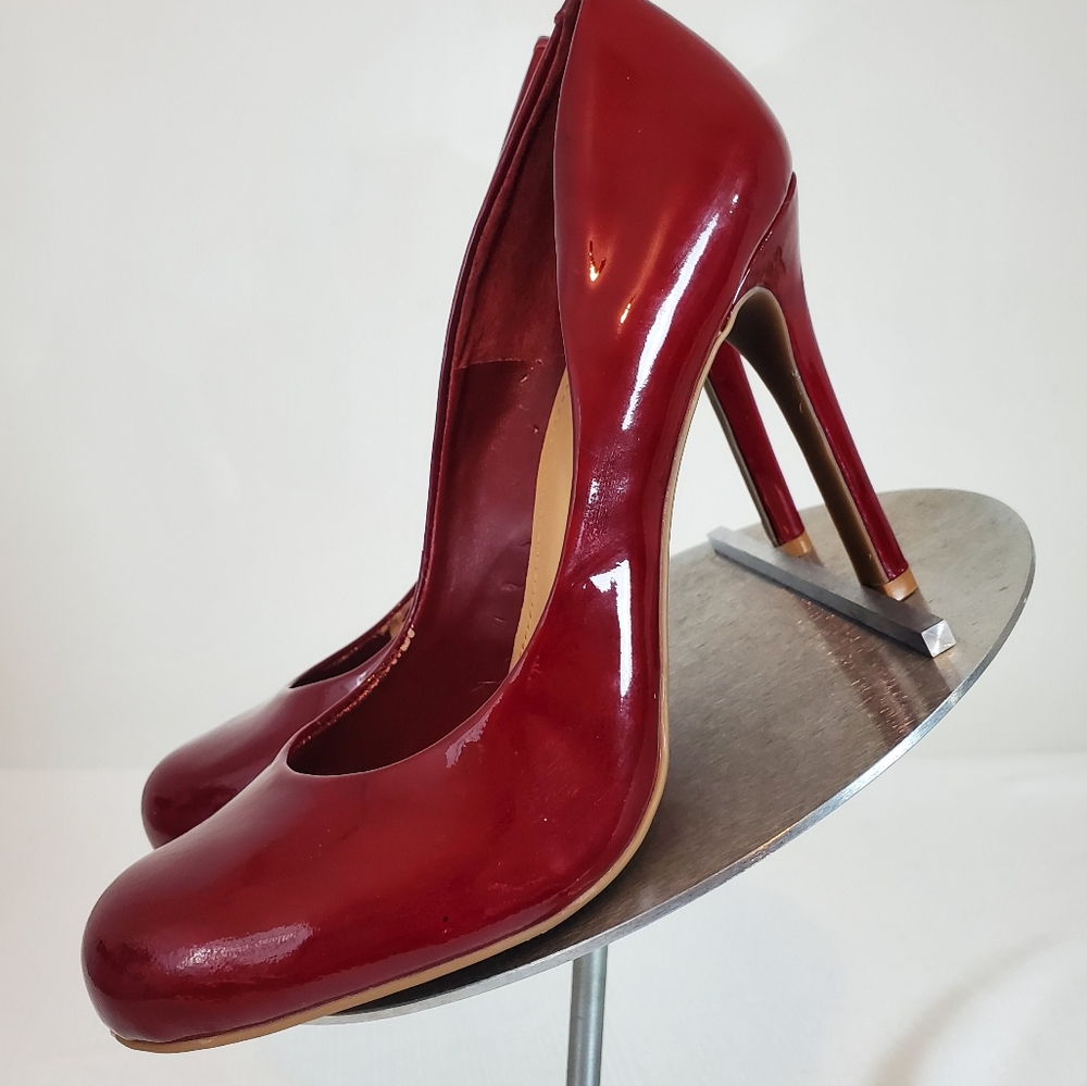 Jessica Simpson Red Patent Leather Stiletto Heels Closed Round Toe